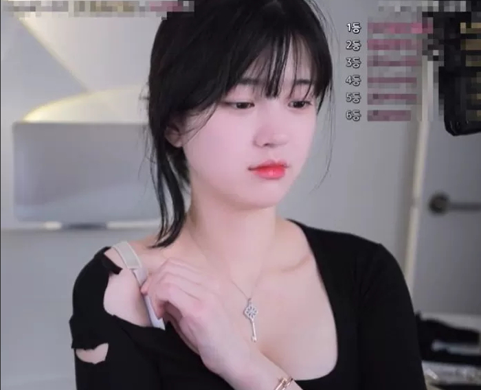Streamer đối mặt với áp lực sáng tạo liên tục