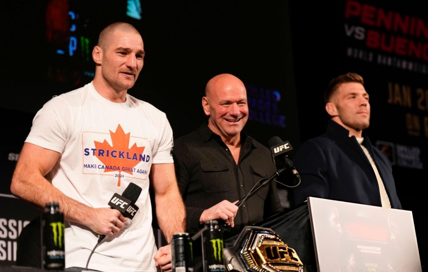 Sean Strickland và Dana White trong một sự kiện UFC