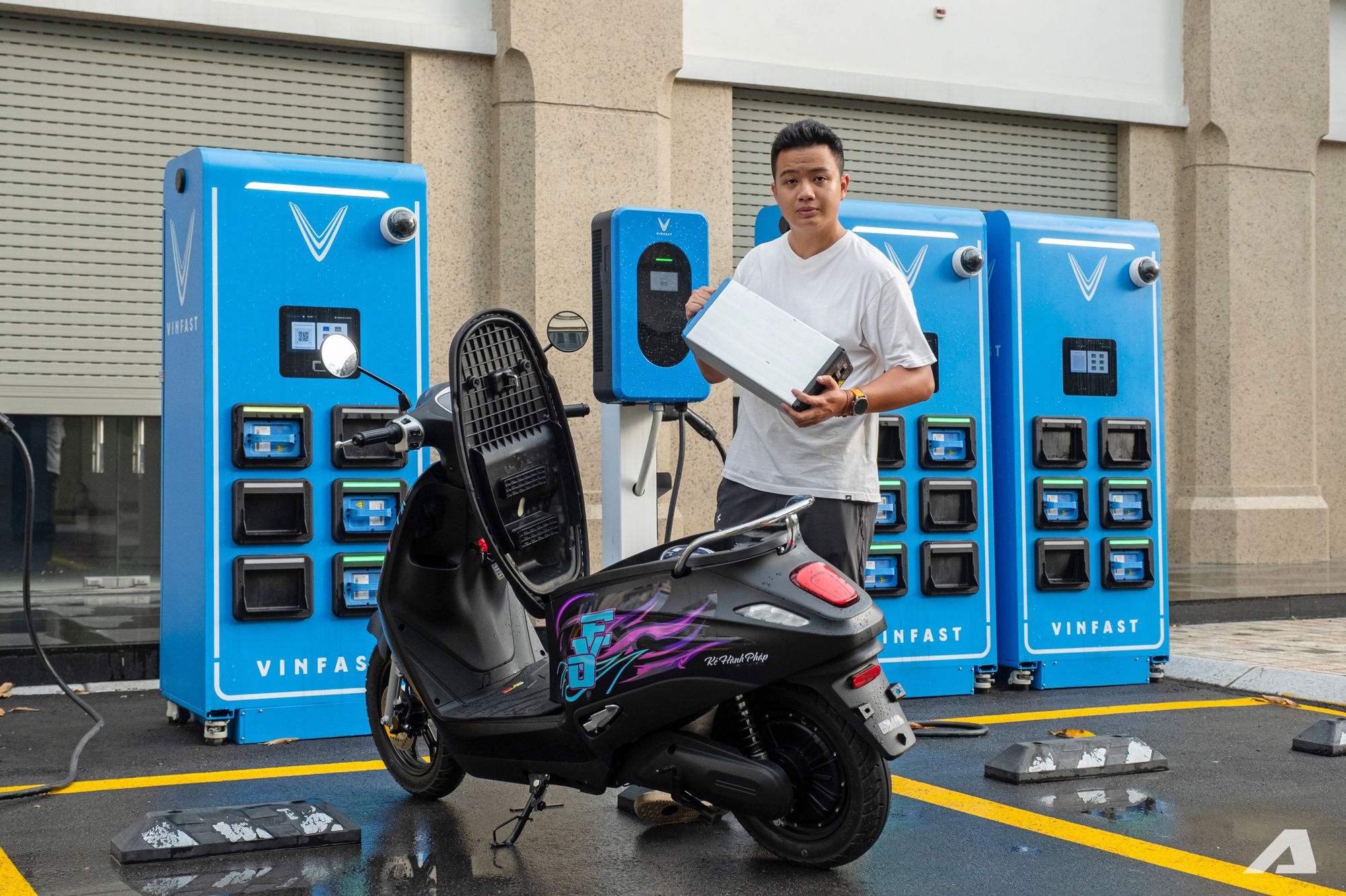 Trải nghiệm đổi pin VinFast Evo Lite dễ dàng tại các trạm đổi pin khắp Hà Nội Đổi pin tiện lợi trên VinFast Evo Lite khi di chuyển giữa Hà Nội và Hưng Yên
