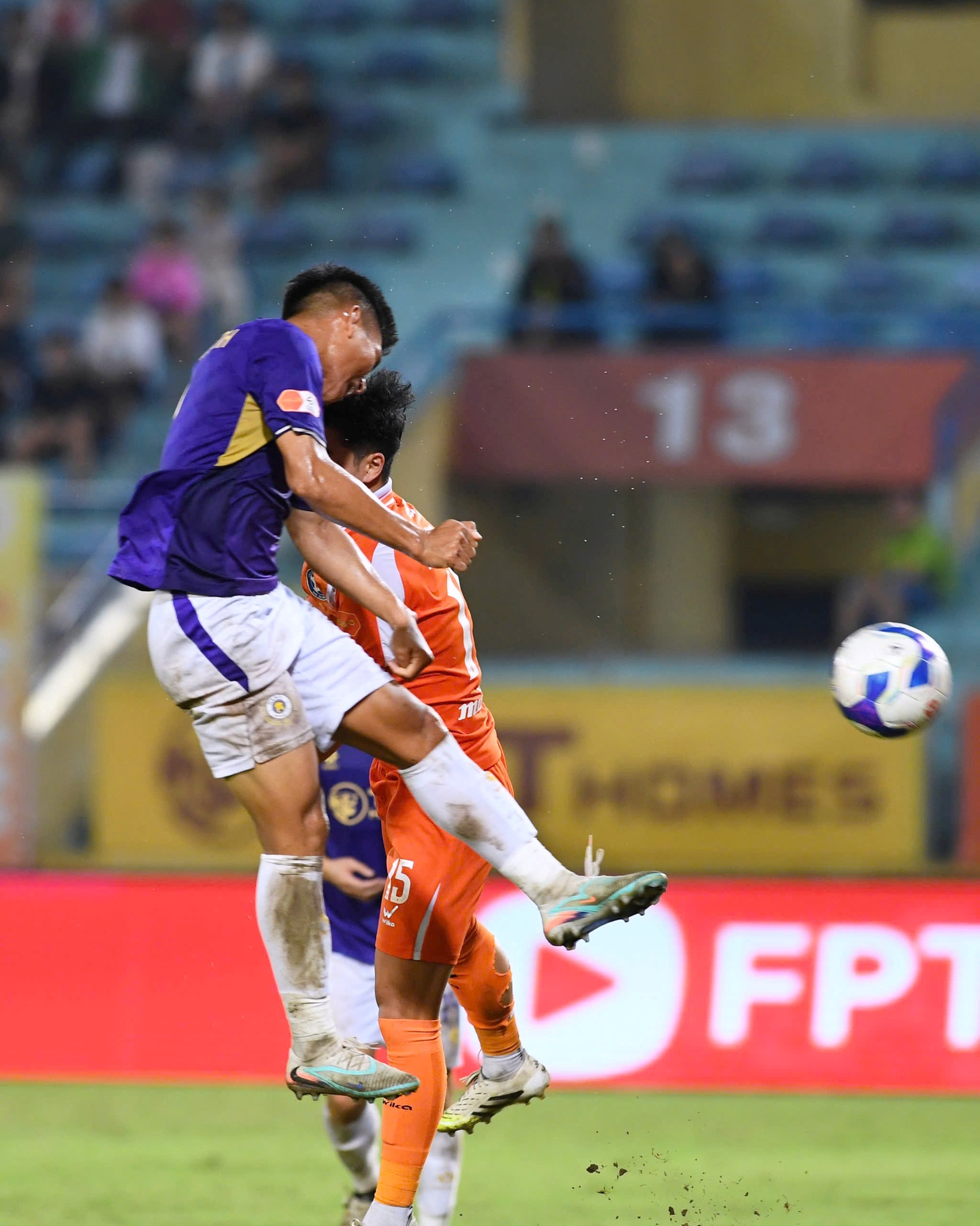 Xuân Mạnh tỏa sáng, Hà Nội FC lọt tốp 3 V-League - Ảnh 1.