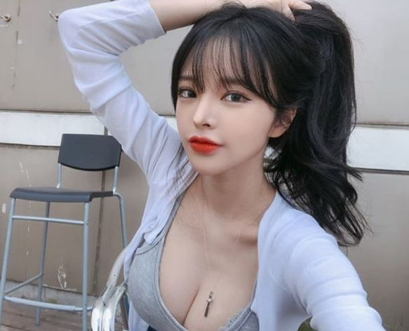 Stream Son Ming với phong cách tự tin, quyến rũ
