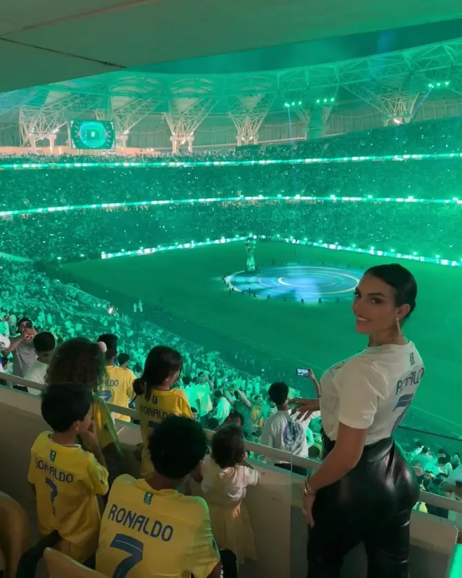 Georgina đồng hành cùng Ronaldo