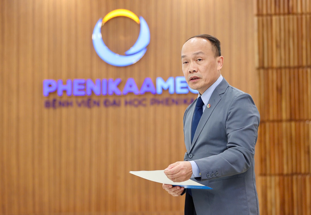 Tổng thư ký VFF trao đổi tại sự kiện
