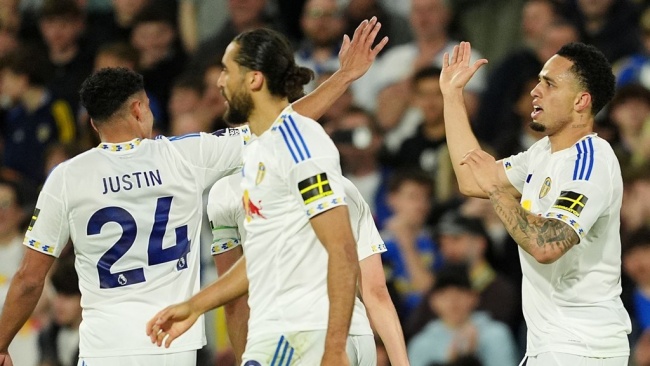 Leeds giành chiến thắng 3-1 trước Burnley