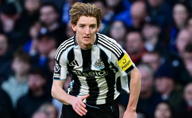 Anthony Gordon rời Newcastle