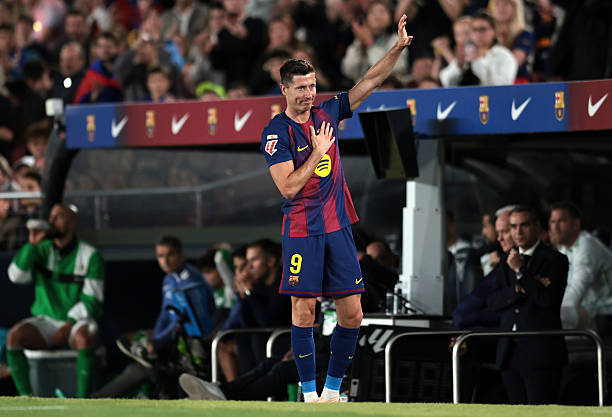 Lewandowski ghi bàn chia tay Barcelona