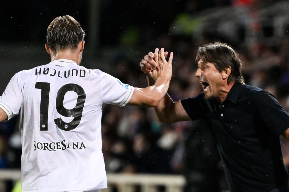 Hojlund ăn mừng với Conte