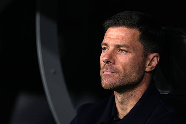 Nhiều người hâm mộ Liverpool đã hy vọng Alonso sẽ thay thế Slot. Người hâm mộ Liverpool mong Alonso thay Slot