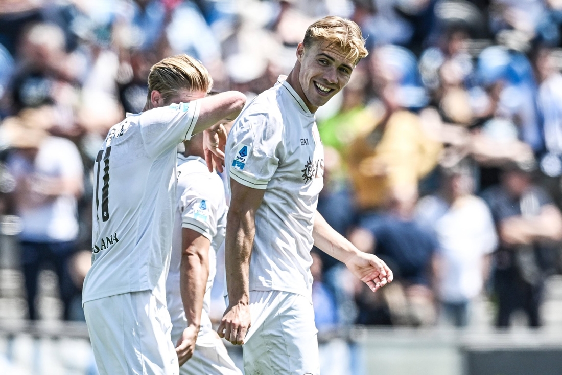 Rasmus Hojlund ký vào hợp đồng chính thức với Napoli