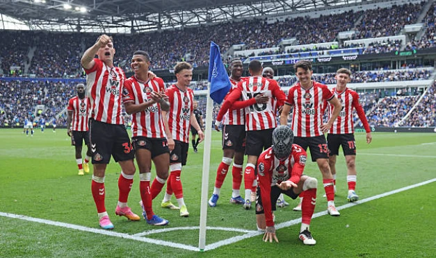 Sunderland thắng Everton thắp lại hy vọng dự cúp châu Âu