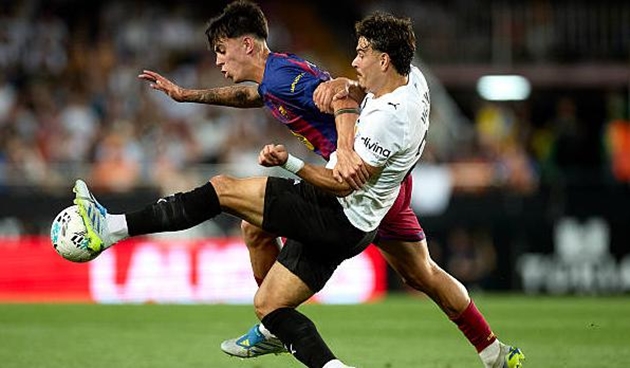 Barcelona gặp nhiều khó khăn ở cuộc chạm trán Valencia. Barcelona thi đấu khó khăn trước Valencia