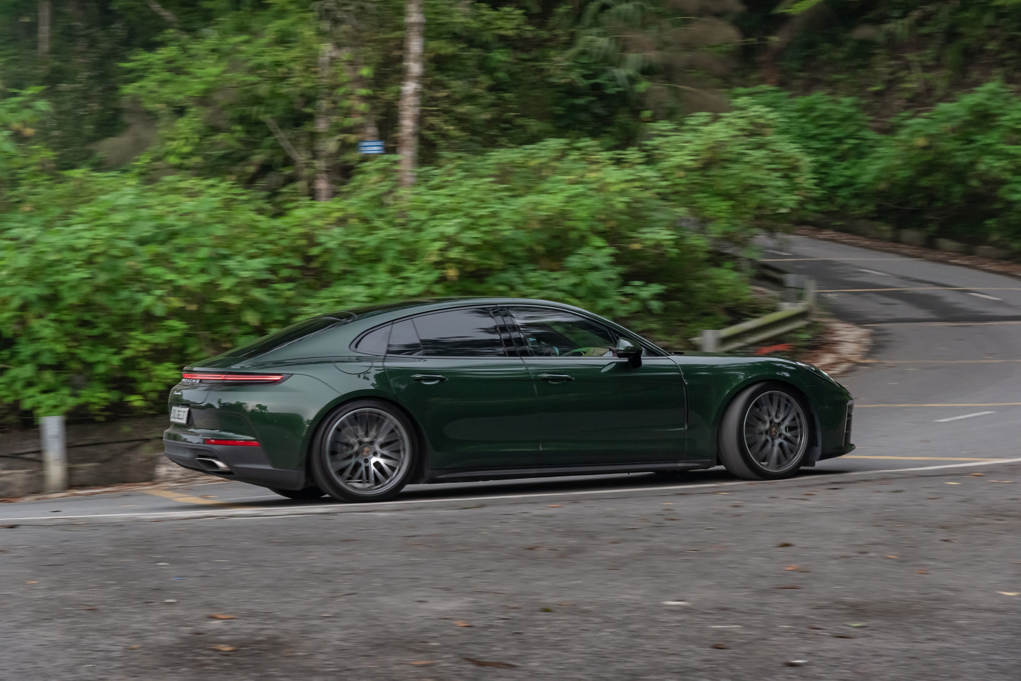 Khung gầm chắc chắn của Porsche Panamera