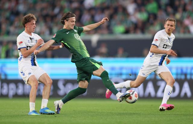 Wolfsburg có trận hòa không bàn thắng với Paderborn.