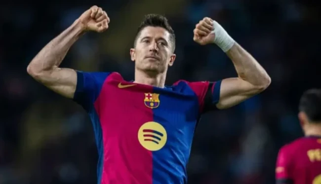 Lewandowski rời Barca sau 4 năm gắn bó.