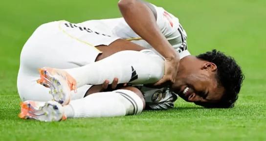 Rodrygo đang hồi phục chấn thương đầu gối