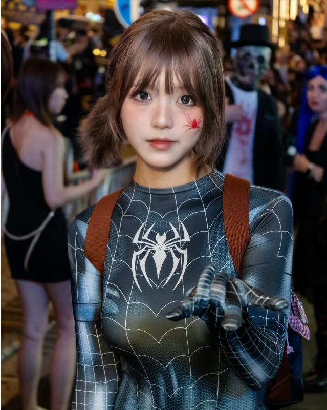 Hình ảnh đời thường của hot girl cosplay Nhện Đen Visual ngoài đời của hot girl cosplay Nhện Đen