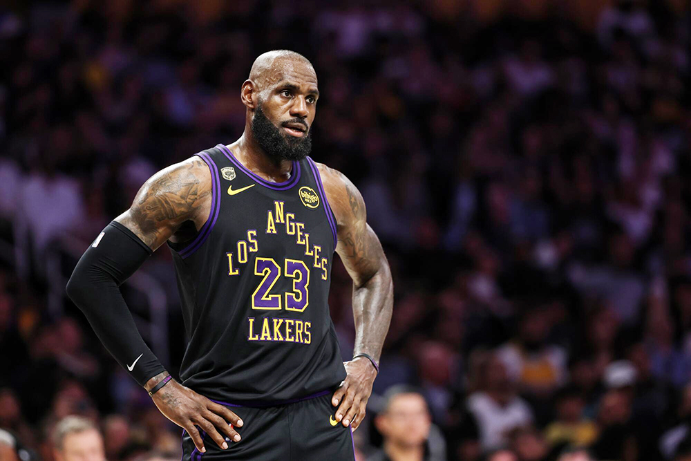 LeBron James thi đấu cho Lakers