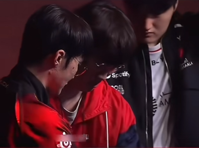 Faker khiến đồng đội lẫn fan hoang mang- Ảnh 2.