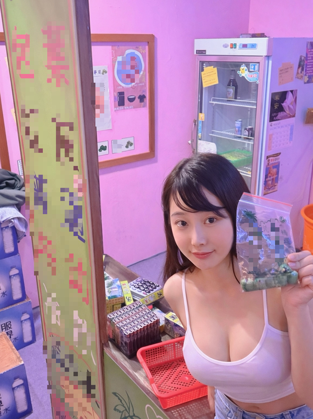 Hot girl bán trầu cau gây sốt mạng xã hội