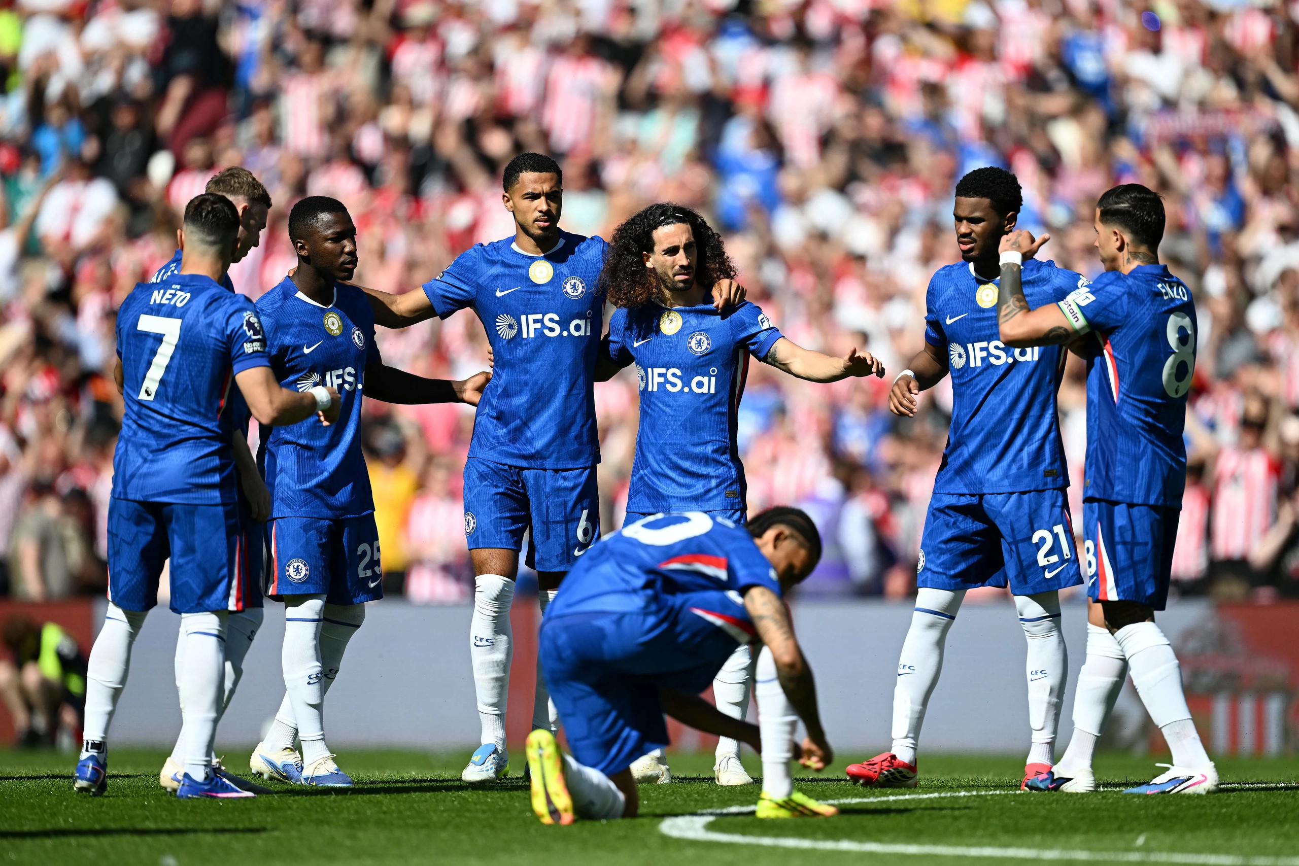 Chelsea trắng tay mùa giải sau nhiều đầu tư
