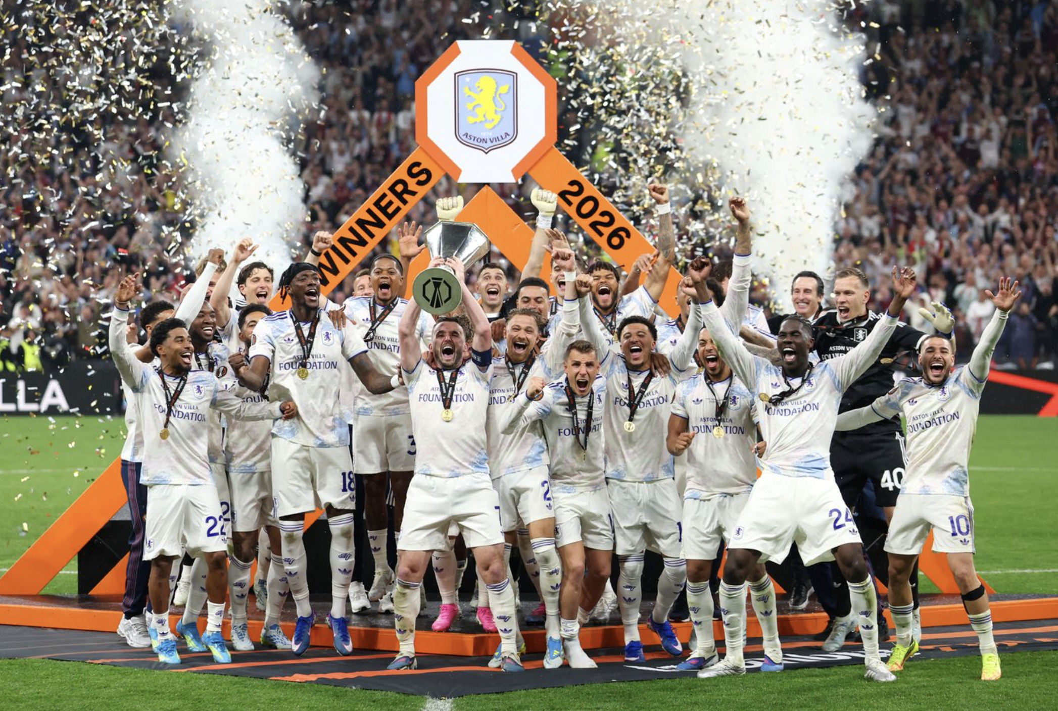 Lý do khiến Thái tử nước Anh bật khóc sau trận chung kết Europa League - Ảnh 7. Lý do khiến Thái tử nước Anh bật khóc sau trận chung kết Europa League - Ảnh 7.