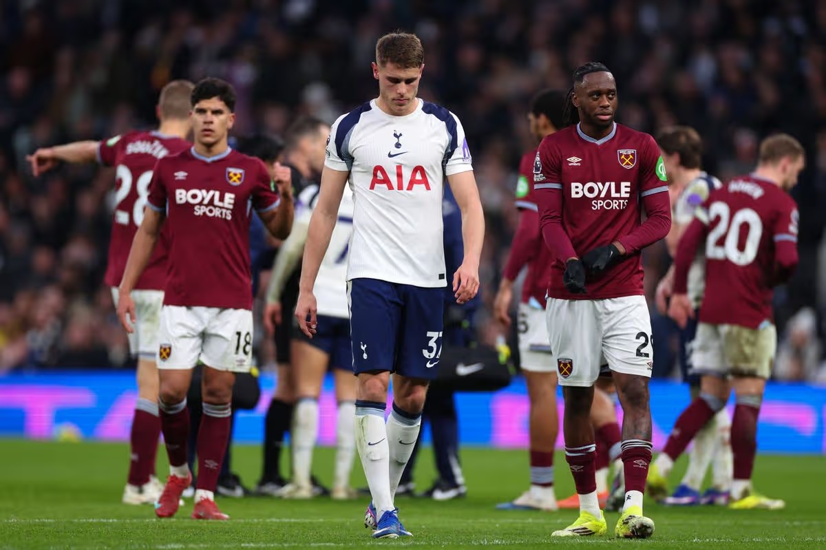 Tottenham và West Ham chuẩn bị bước vào vòng đấu phán quyết. Tottenham và West Ham chuẩn bị bước vào vòng đấu phán quyết.