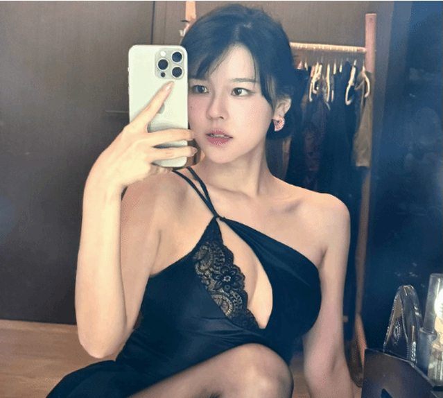 Nữ streamer gợi cảm công khai chia tay bạn trai