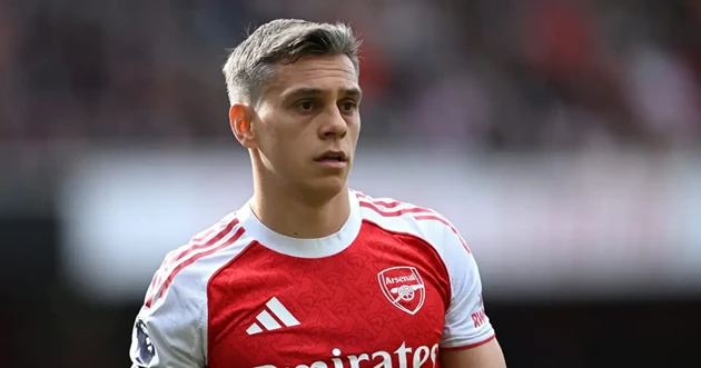 Trossard trong màu áo Arsenal