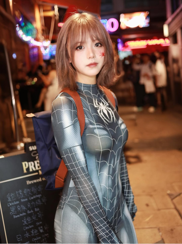 Cosplay Nhện Đen nổi bật của hot girl Hot girl cosplay Nhện Đen gợi cảm