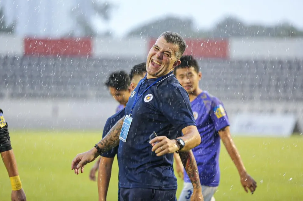 HLV Roland tại hệ thống đào tạo trẻ Hà Nội FC