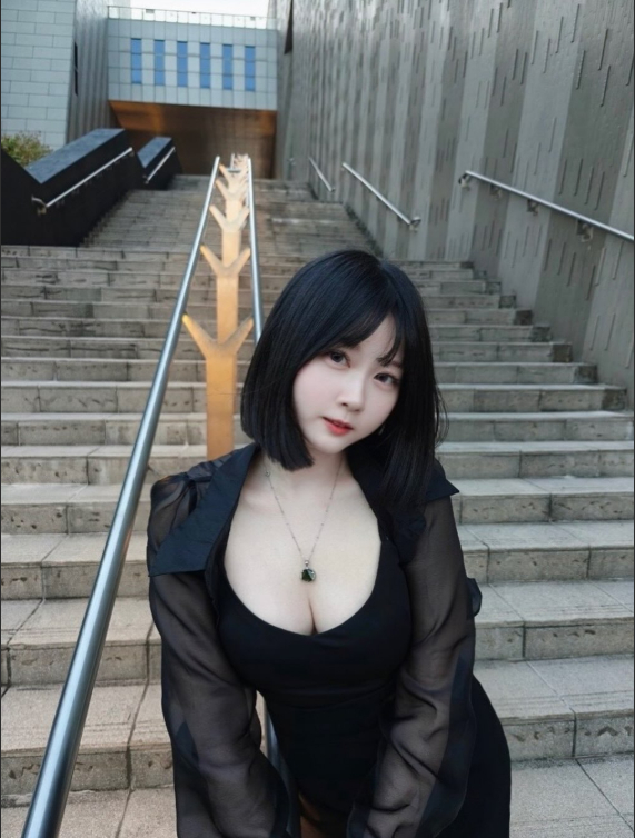 Streamer trò chuyện nhẹ nhàng trước camera
