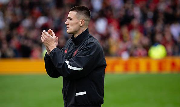 Benjamin Sesko rời sân sớm ở trận đấu với Liverpool vì chấn thương.