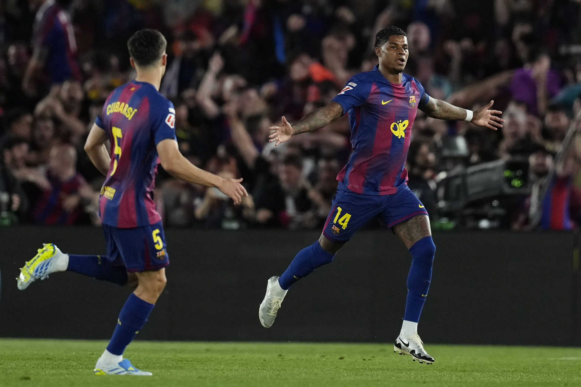 Rashford ăn mừng bàn thắng vào lưới Real Madrid