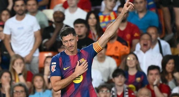 Ngôi sao Ba Lan lọt top 10 chân sút vĩ đại nhất lịch sử Barca. Ngôi sao Ba Lan lọt top 10 chân sút vĩ đại nhất lịch sử Barca.