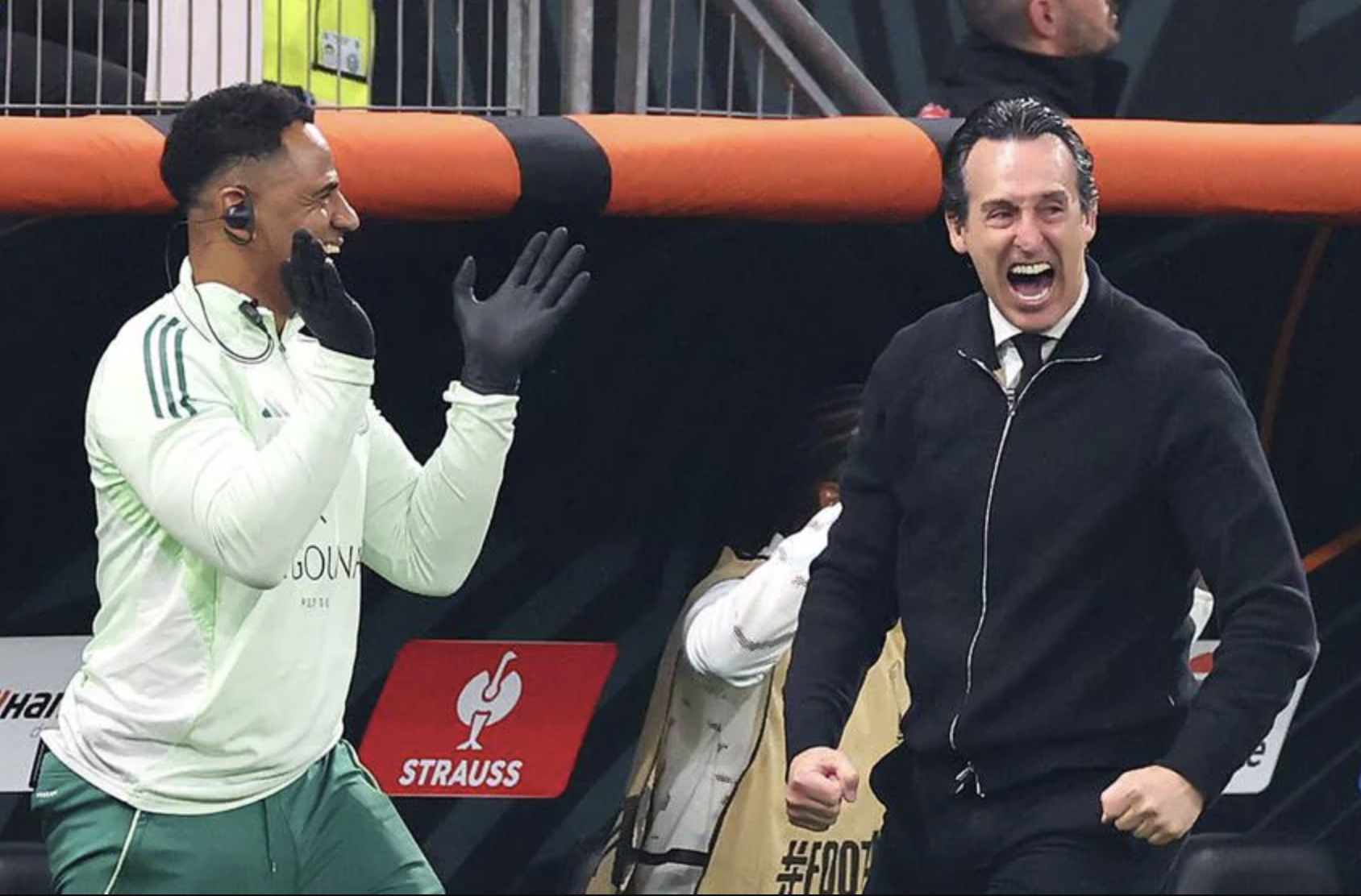 Hình ảnh Unai Emery cùng chức vô địch Europa League