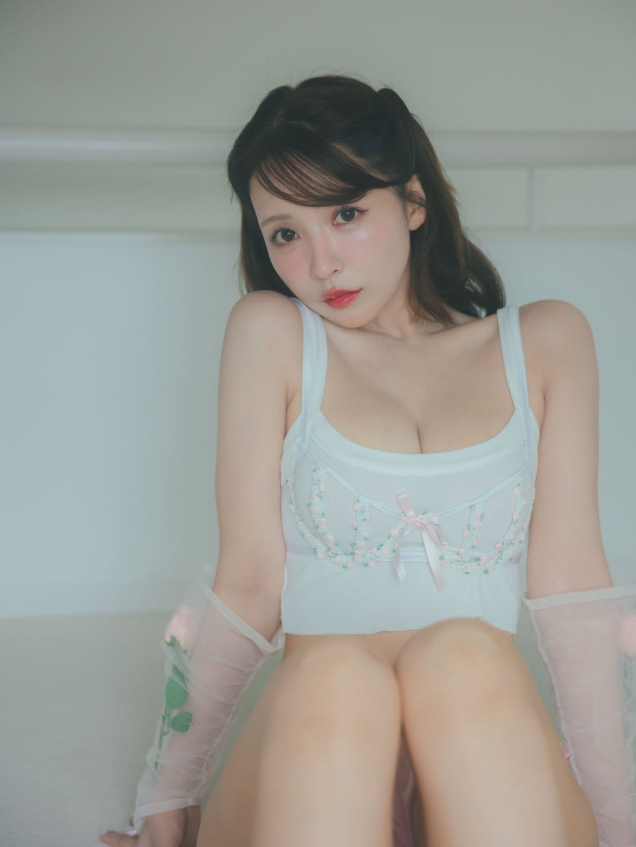 Yua Mikami thu hút đông đảo khán giả khi biểu diễn