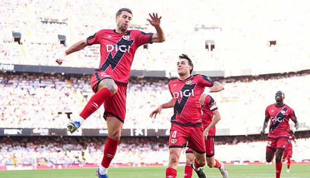 Rayo Vallecano áp đảo Valencia
