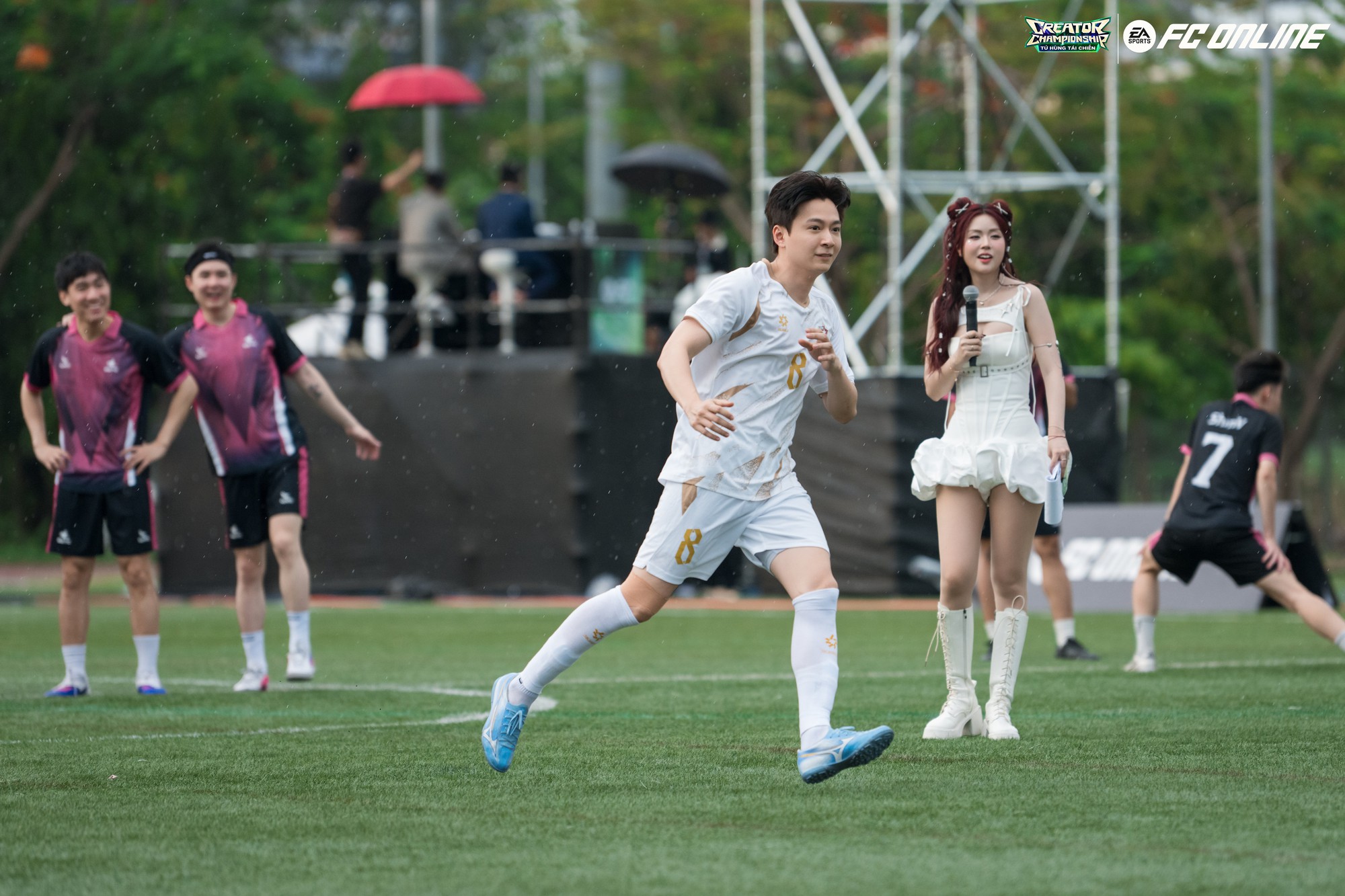 Giải đấu FC Online Creator Championship – mùa 2: Tứ Hùng Tái Chiến chính thức trở lại với loạt tên tuổi đình đám- Ảnh 7. Người hâm mộ cổ vũ sôi nổi tại sân vận động Gia Định