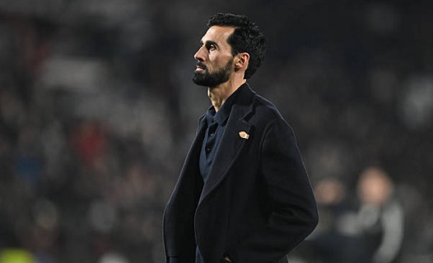 Arbeloa mất kiểm soát phòng thay đồ Real Madrid
