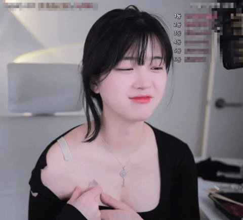 Khoảnh khắc nữ streamer bị nghi chiêu trò