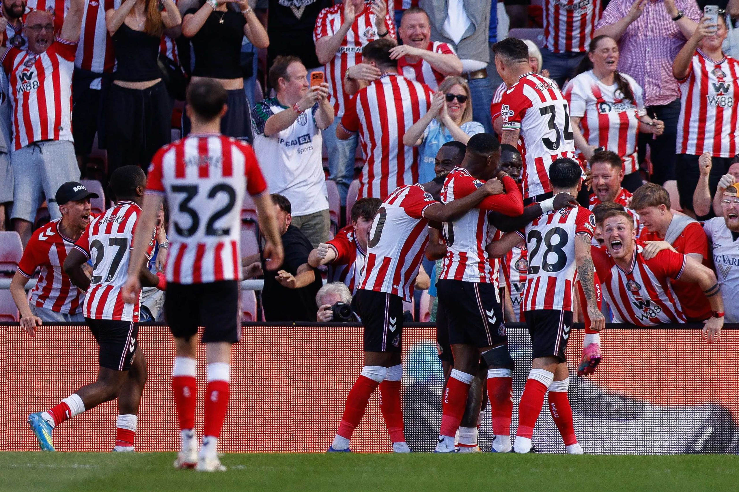 Sunderland ăn mừng chiến thắng quan trọng tại sân nhà