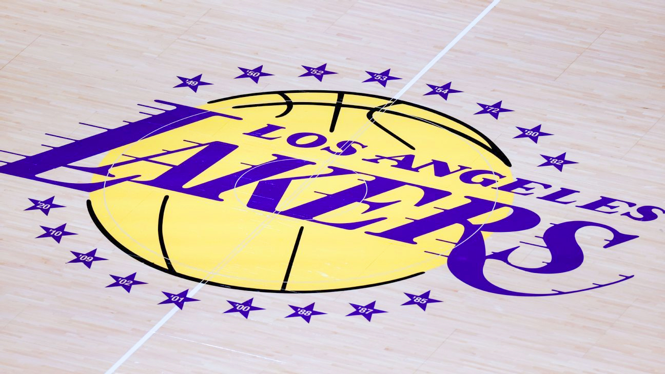 Đợt cắt giảm nhân sự lớn tại Los Angeles Lakers sau mùa giải 2025-26 Nhân sự bị sa thải tại Los Angeles Lakers