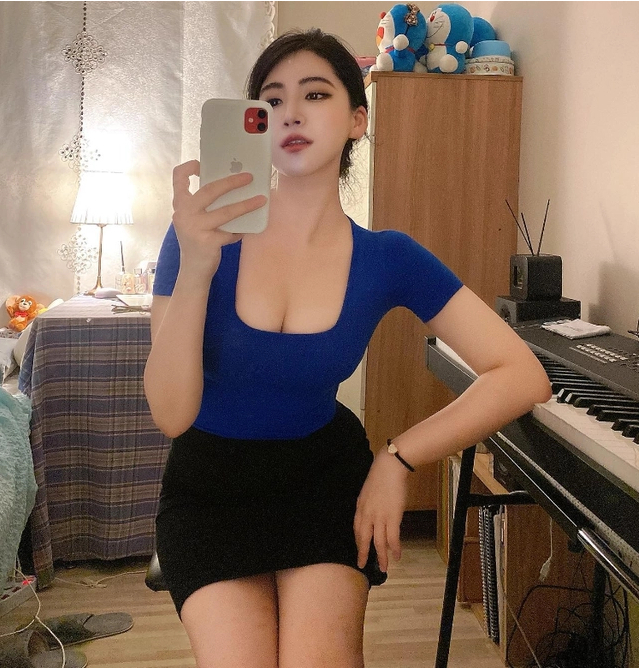 Nữ giáo viên dạy piano online gây sốt nhờ ngoại hình nổi bật Hot girl dạy piano online gợi cảm