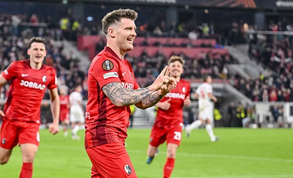 Freiburg lọt vào chung kết Europa League