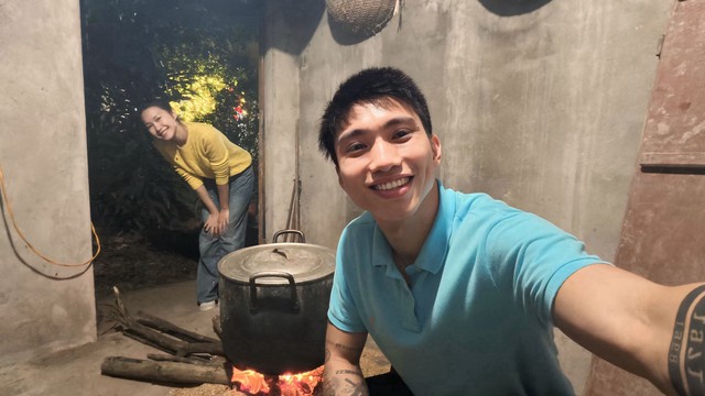 Doãn Hải My cùng Đoàn Văn Hậu trở về quê nhà