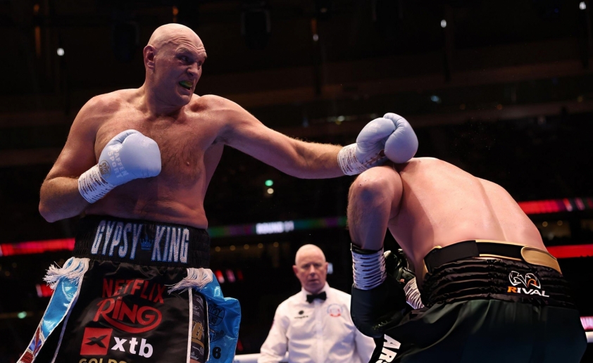 Tyson Fury vừa đánh dấu sự trở lại bằng chiến thắng trước Arslanbek Makhmudov hồi tháng 4 Tyson Fury tập luyện chuẩn bị thượng đài