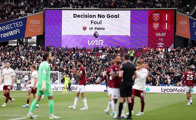 VAR từ chối bàn thắng của West Ham