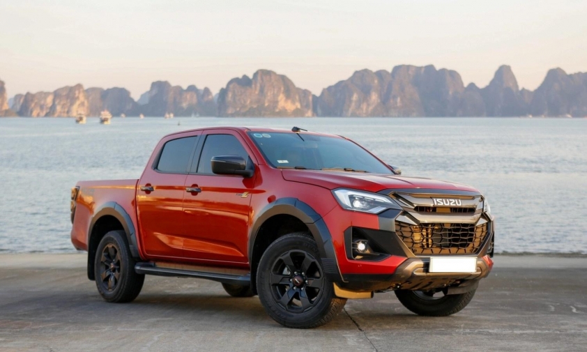 Mitsubishi Triton và Isuzu D-Max giảm sút doanh thu