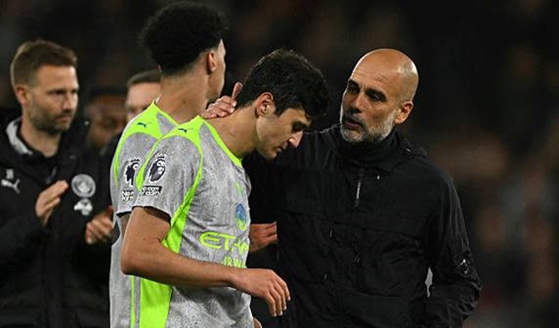 Cầu thủ Man City thi đấu sa sút vì tâm lý yếu.