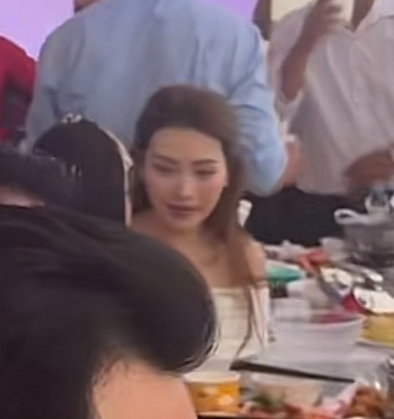 MC Huyền Trang đại diện cho Đức Huy tại đám cưới